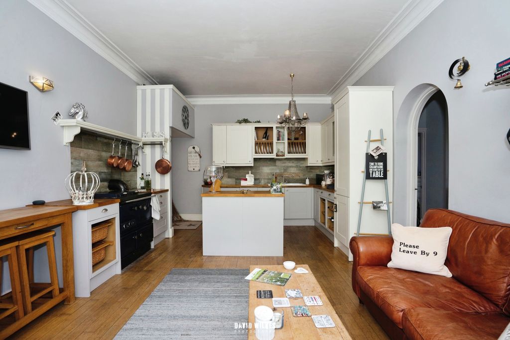 Additional image 15 of 3 bed flat for saleBurton Park Road, Petworth, West Sussex GU28
