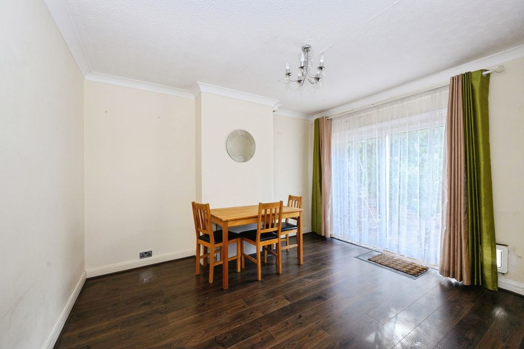 Property photo 3 of 20 Dinning Room