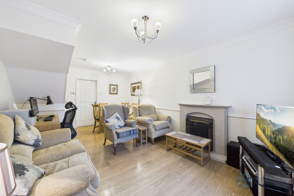 Property photo 2 of 17 Lounge