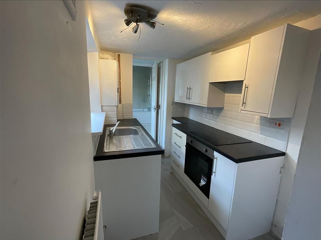 Property photo 2 of 10 Kitchen