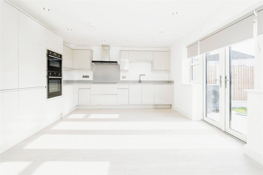 Property photo 2 of 16 Kitchen/Diner