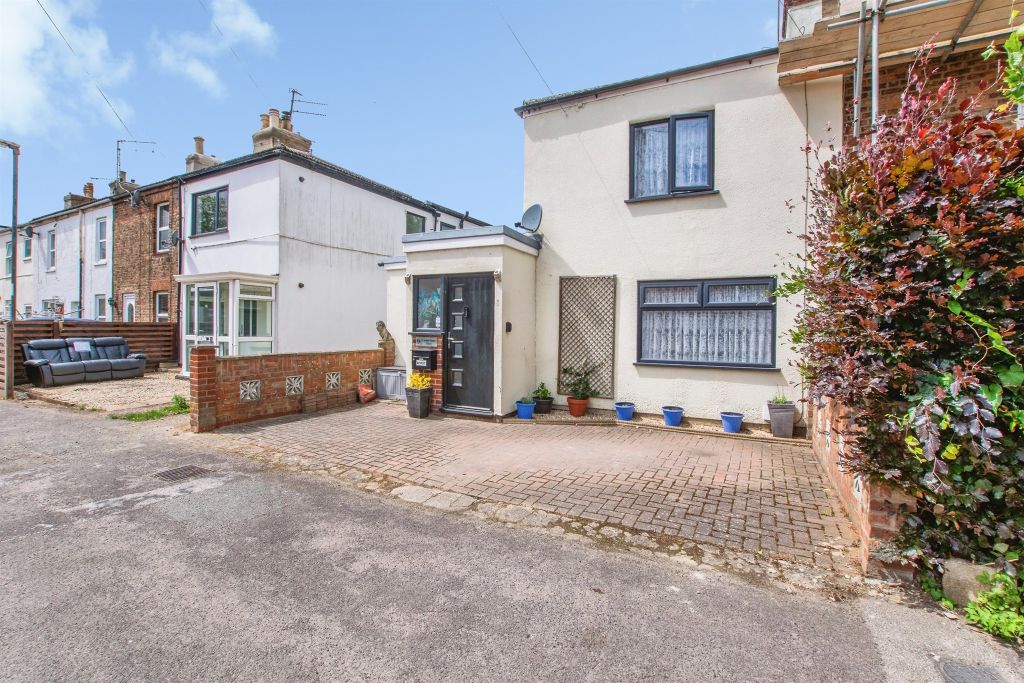 Property photo 1 of 12