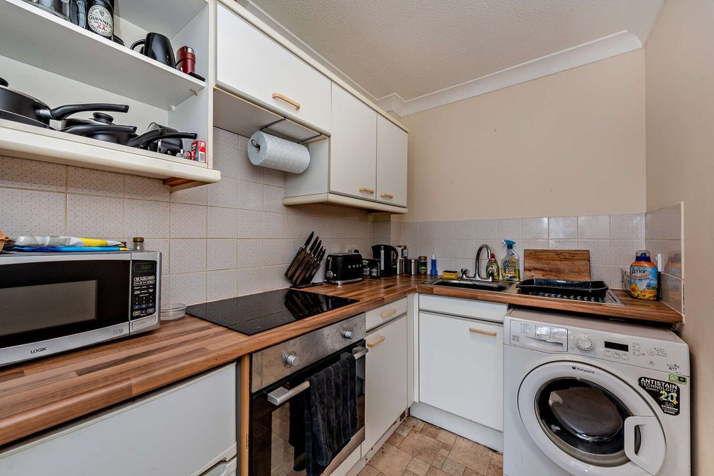 Property photo 2 of 12