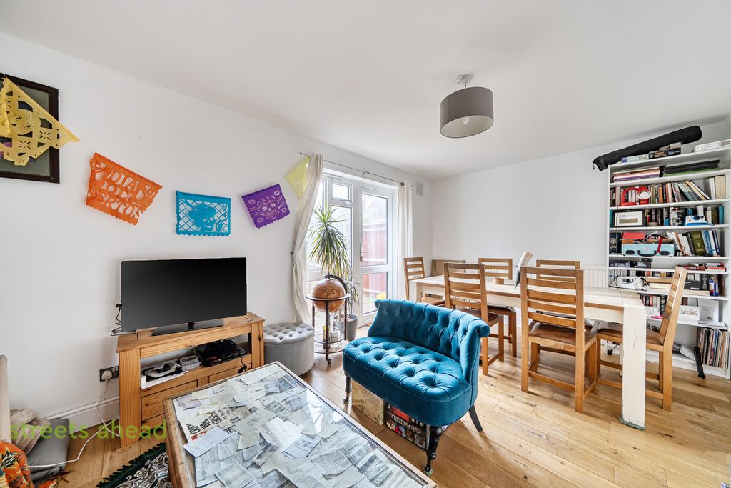 Property photo 2 of 15 d0708765-0E4A-40d...