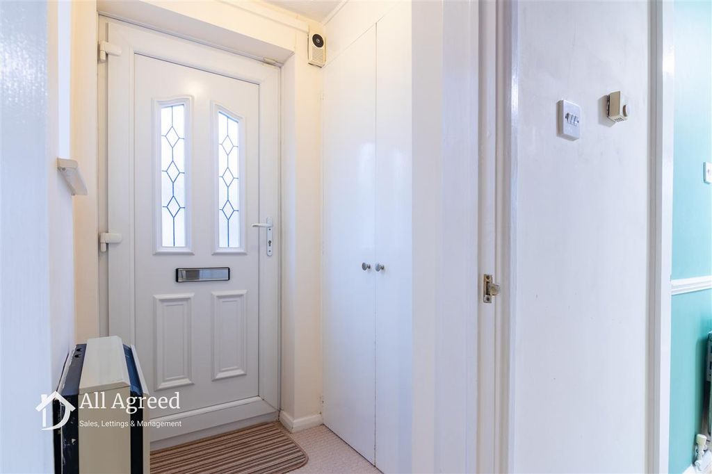 Property photo 2 of 15 Entrance Hall