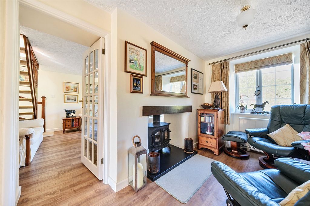 Property photo 3 of 30 Snug