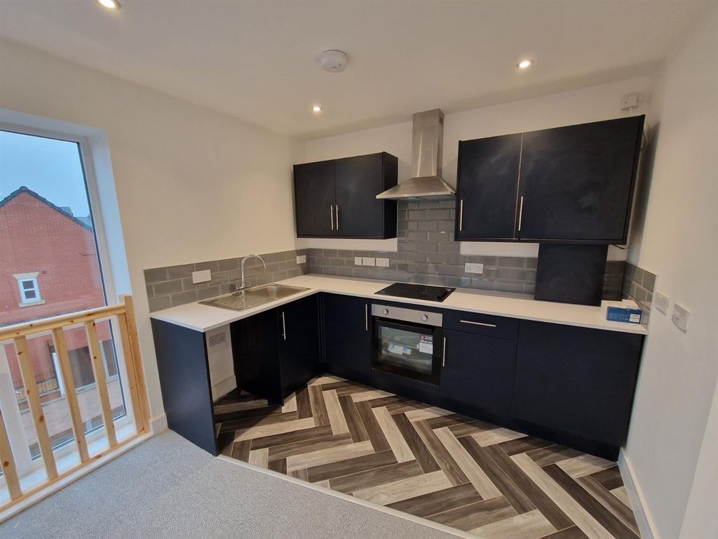 Property photo 3 of 12 Kitchen