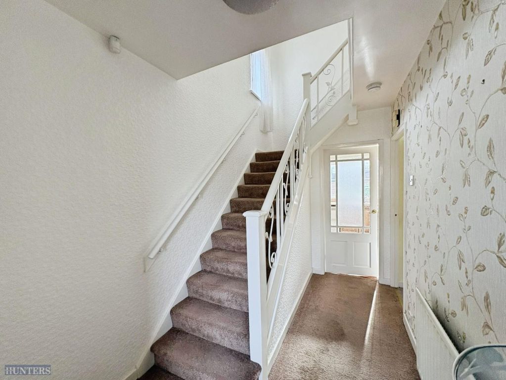 Property photo 2 of 21 Entrance Hall