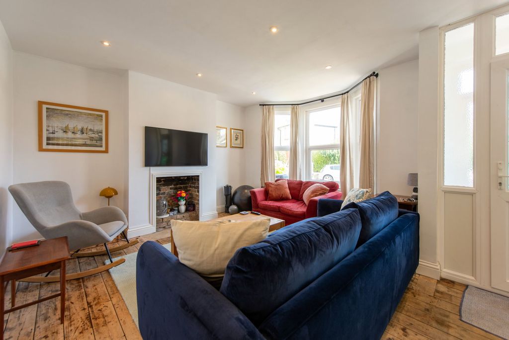 Property photo 2 of 13