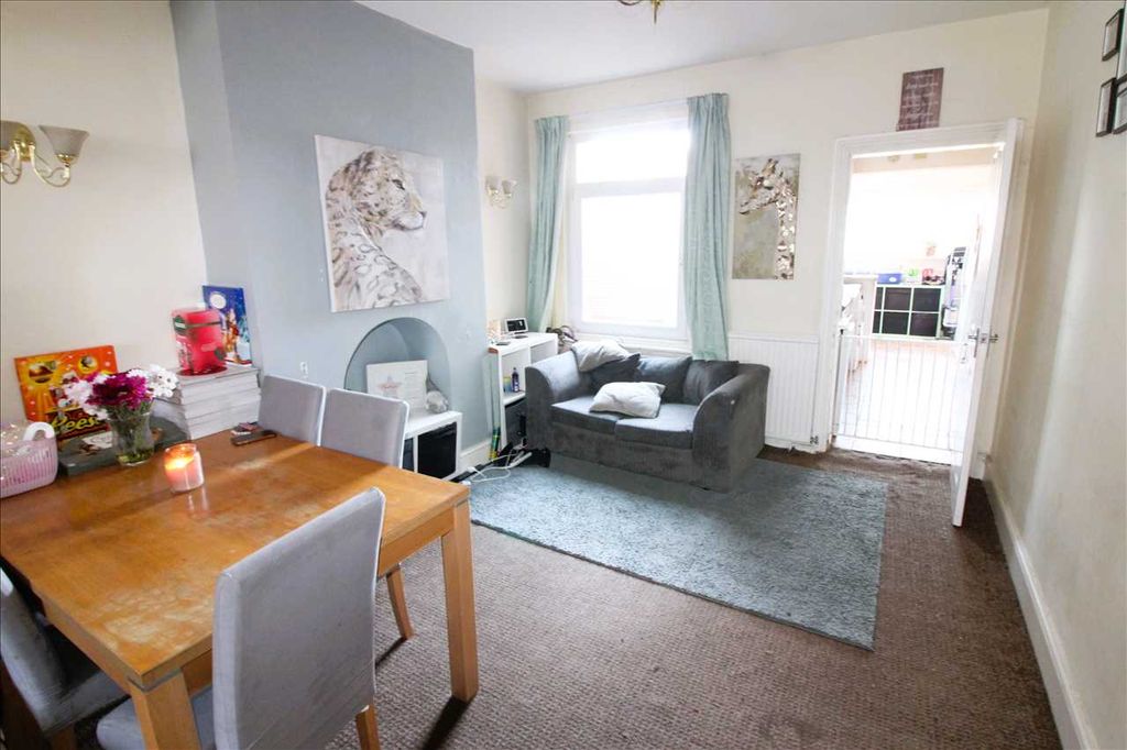 Property photo 2 of 10 Dining Room