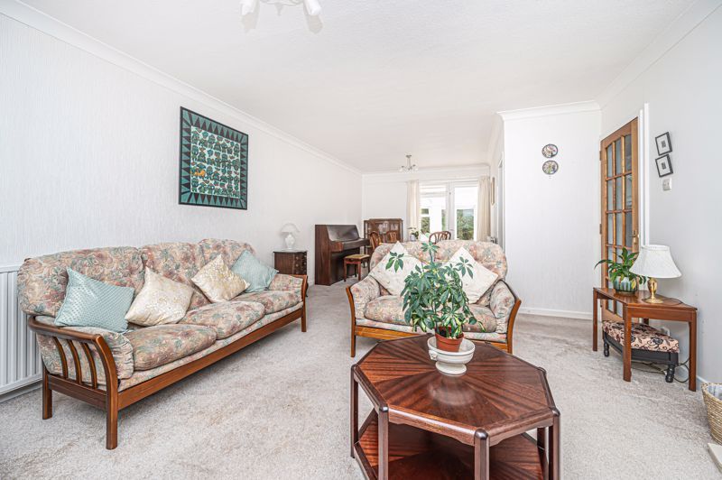 Property photo 3 of 21 Lounge