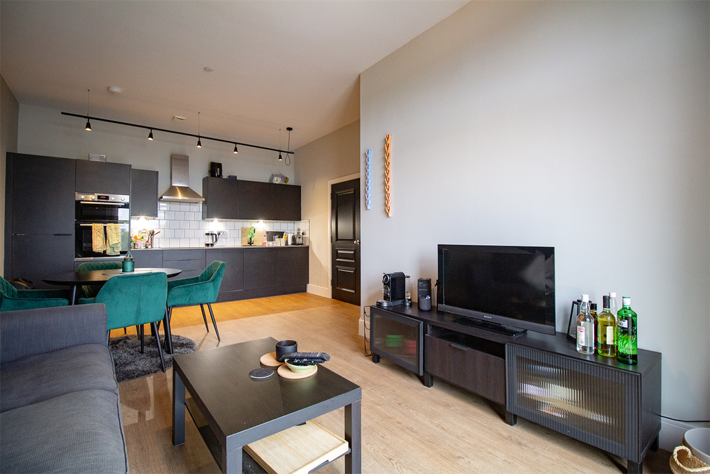 Property photo 3 of 32 Lounge / Diner