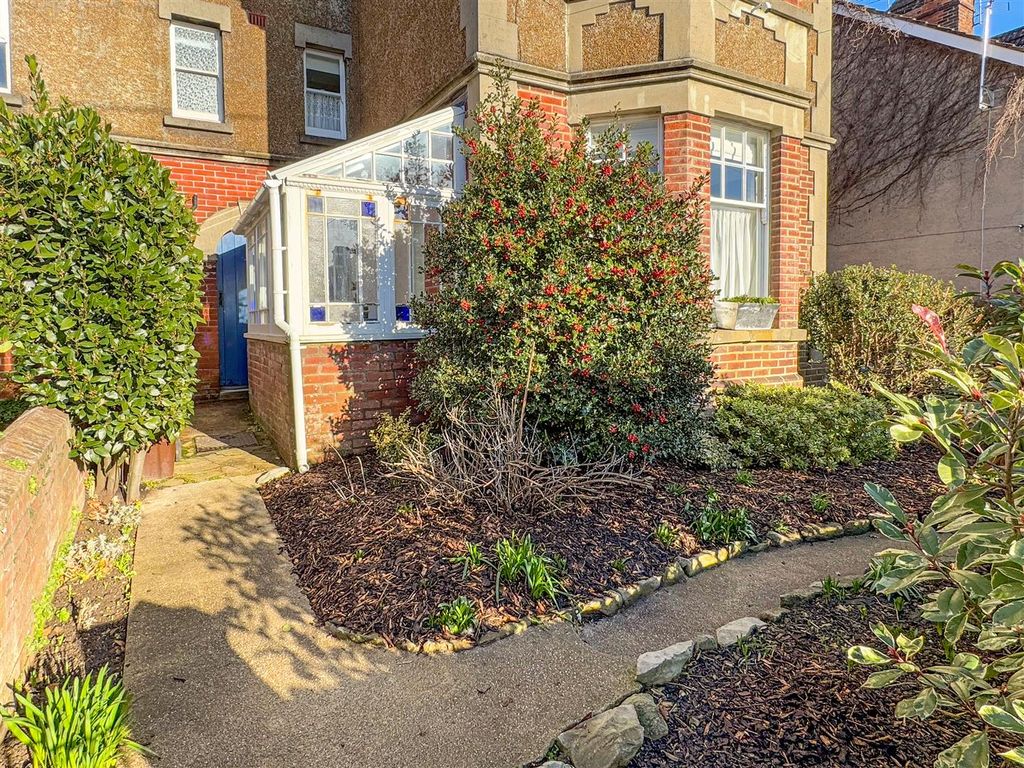 Additional image 34 of 6 bed semi-detached house for saleEast Ham Road, Littlehampton BN17