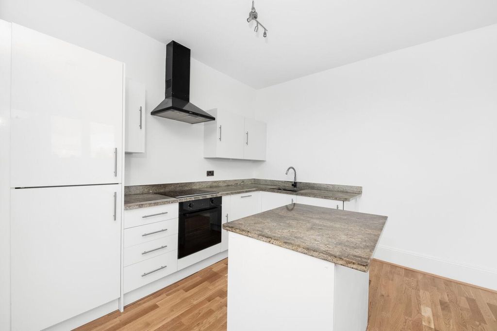 Property photo 2 of 10 Kitchen