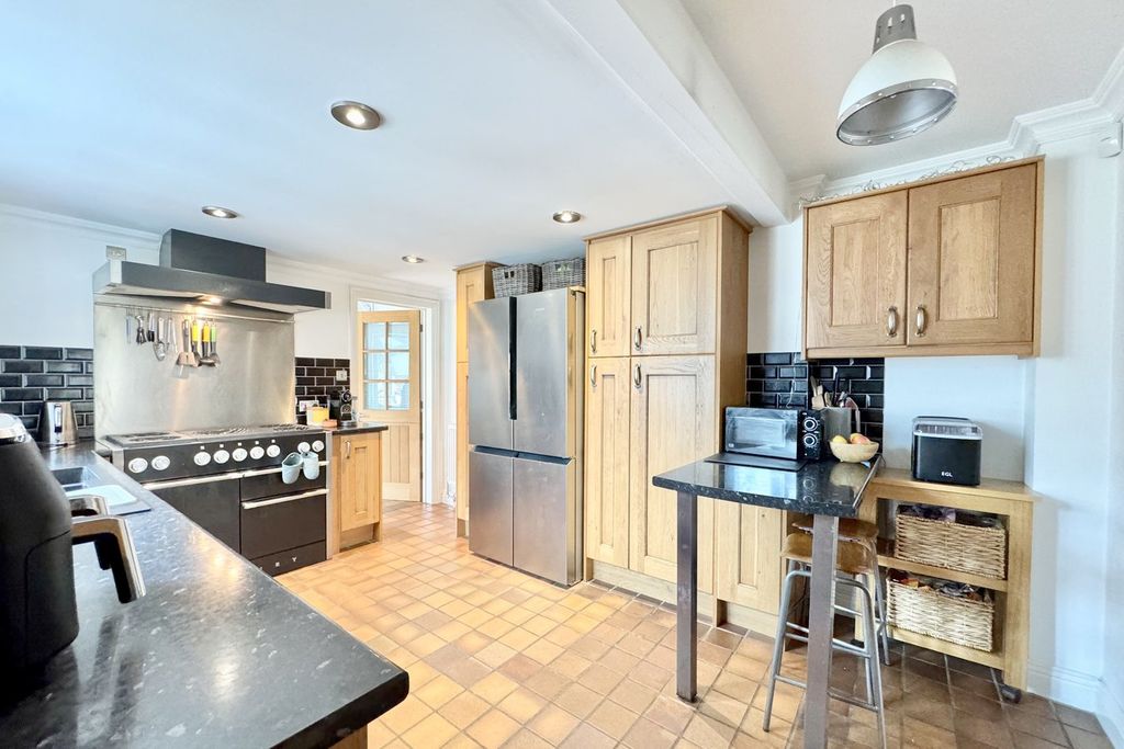 Property photo 2 of 29