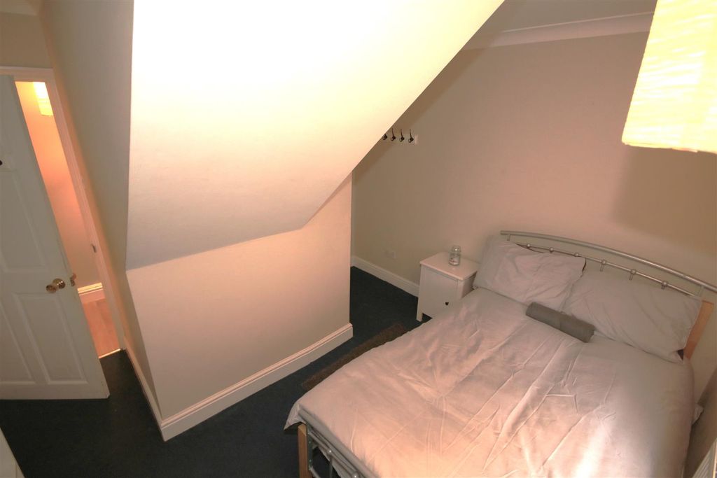Property photo 2 of 18 Bedroom 3A.Jpg