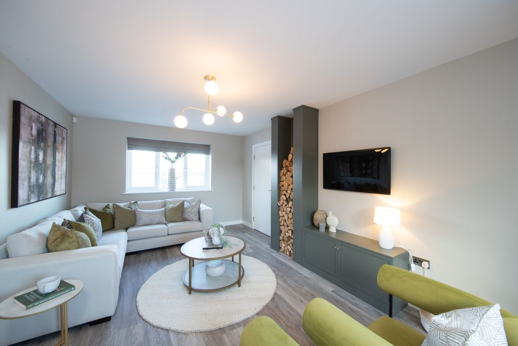 Property photo 2 of 13 Spacious Lounge