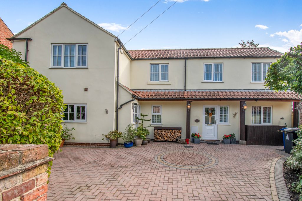 Property photo 1 of 28