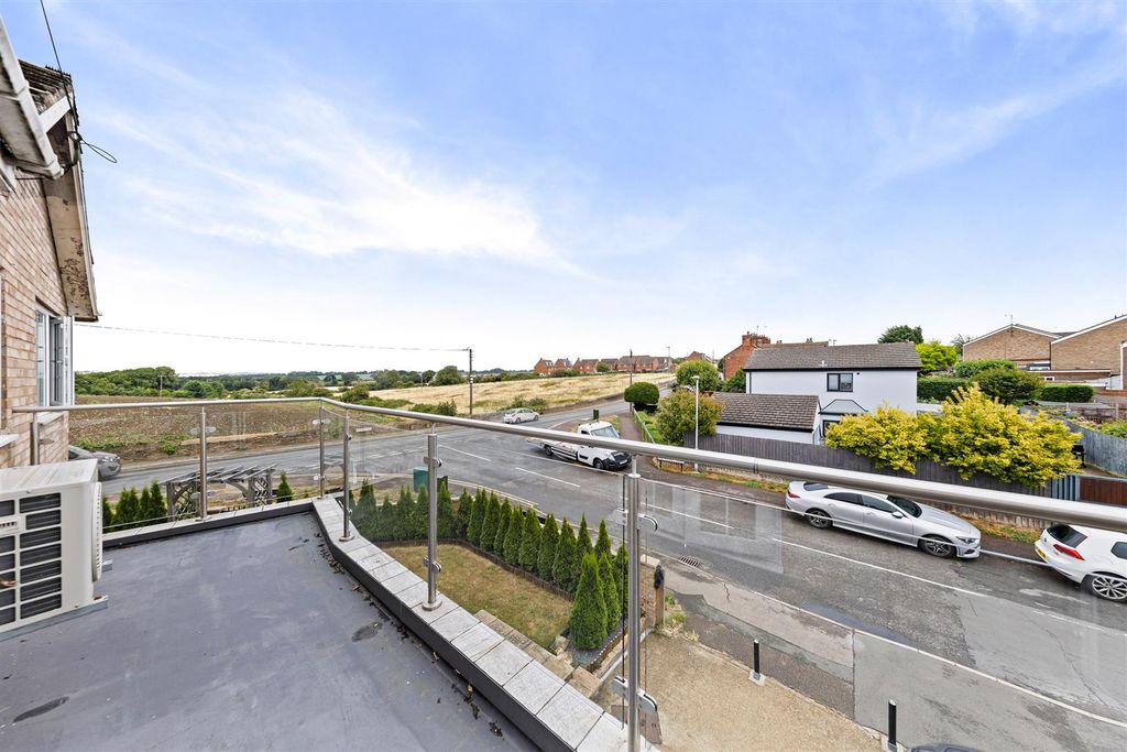 Property photo 3 of 47 Stationrdweb40.Jpg