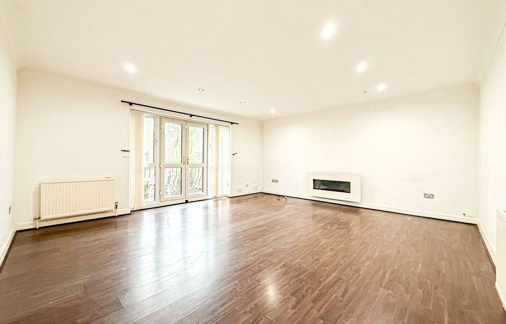 Property photo 2 of 10 Picture No. 03