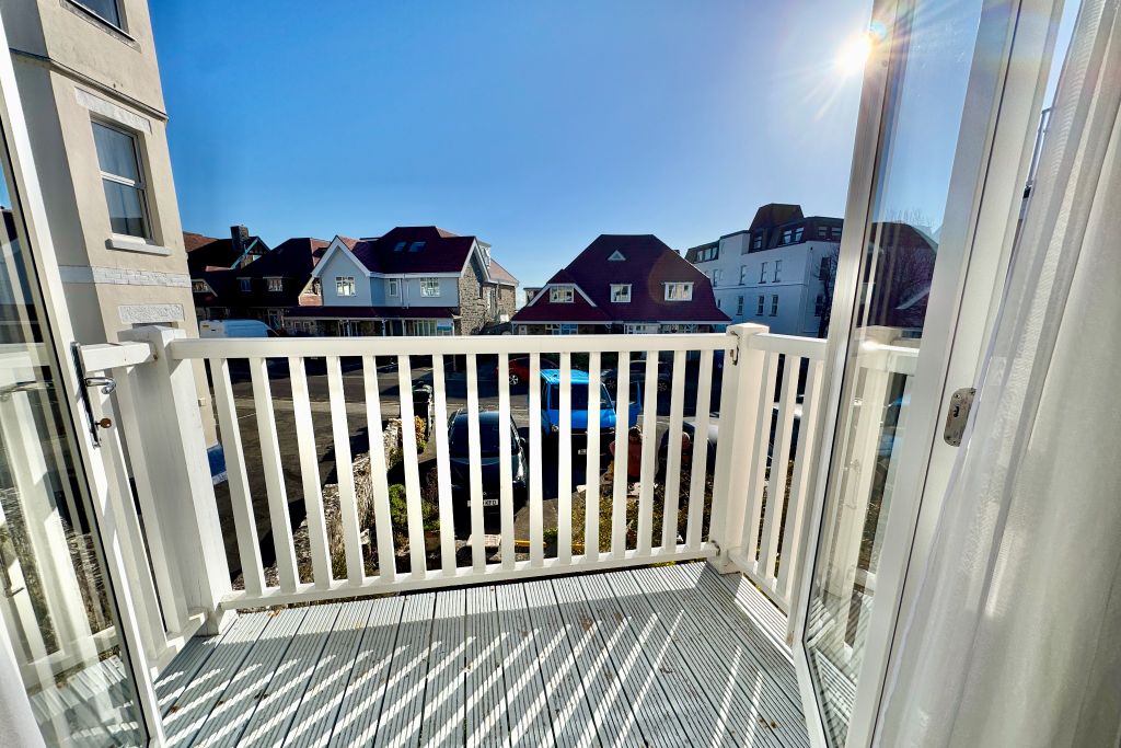 Property photo 3 of 8 Balcony