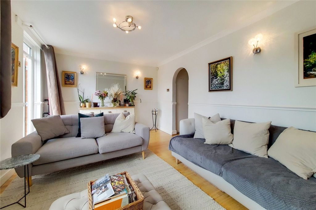 Property photo 2 of 9