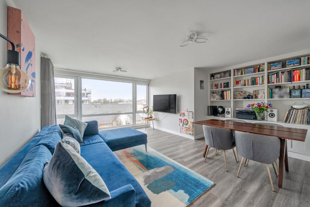 Property photo 2 of 23