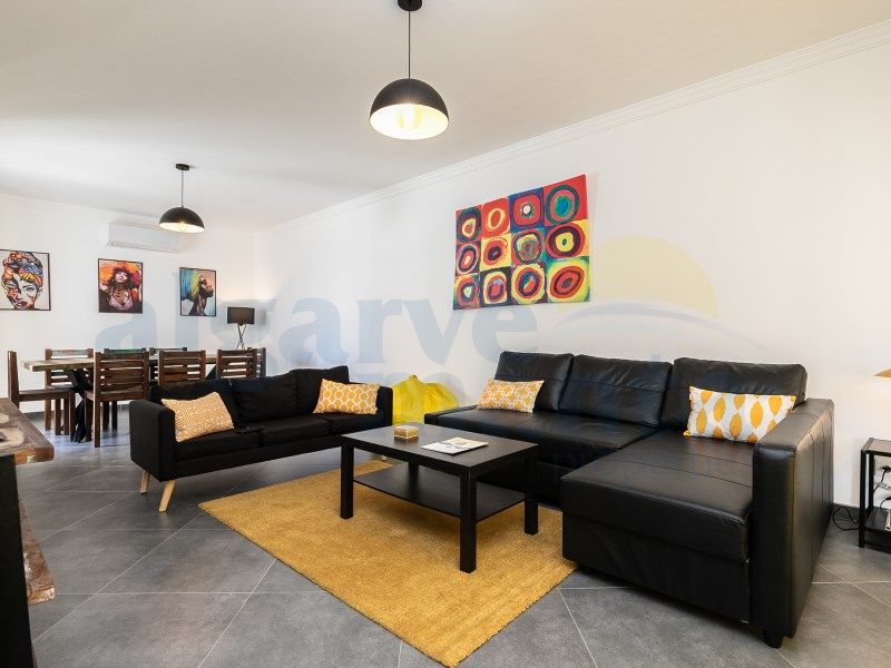 Property photo 2 of 31