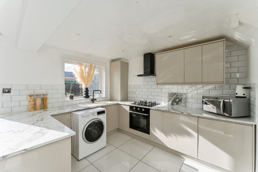 Property photo 3 of 13 Kitchen