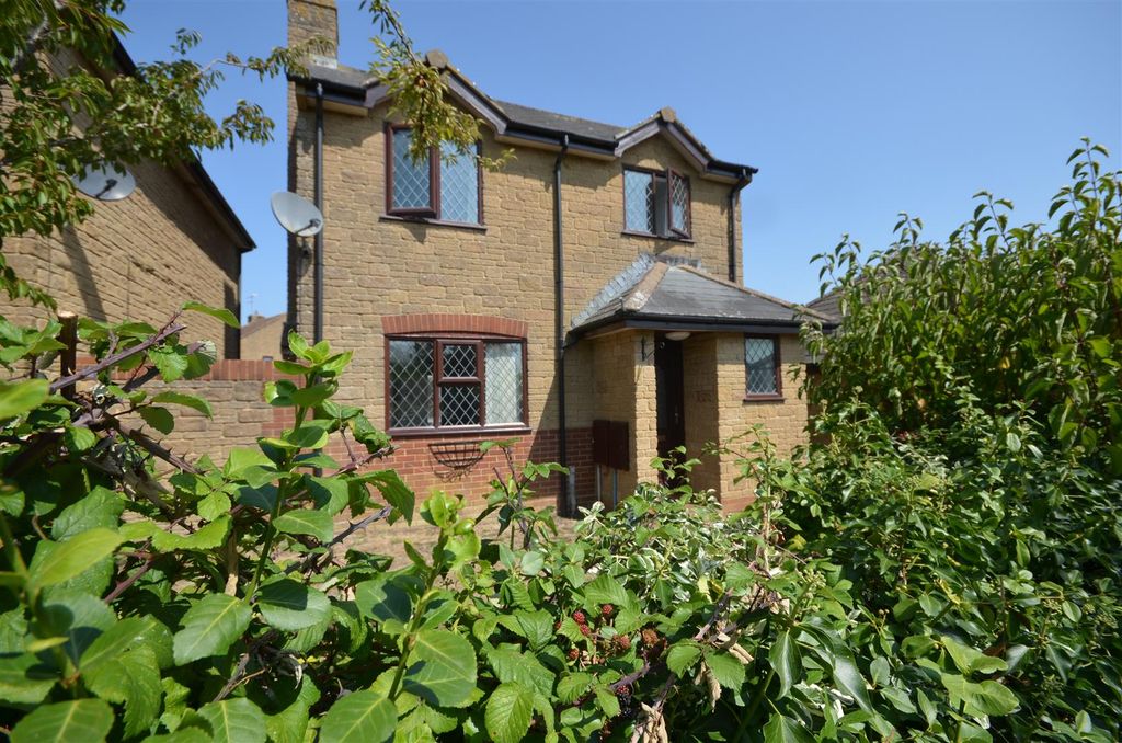 Property photo 1 of 10 Front