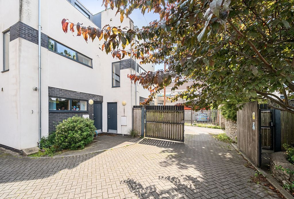 Property photo 1 of 21 1307156-1-6843157...