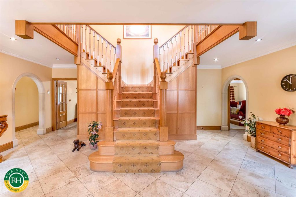 Property photo 2 of 25