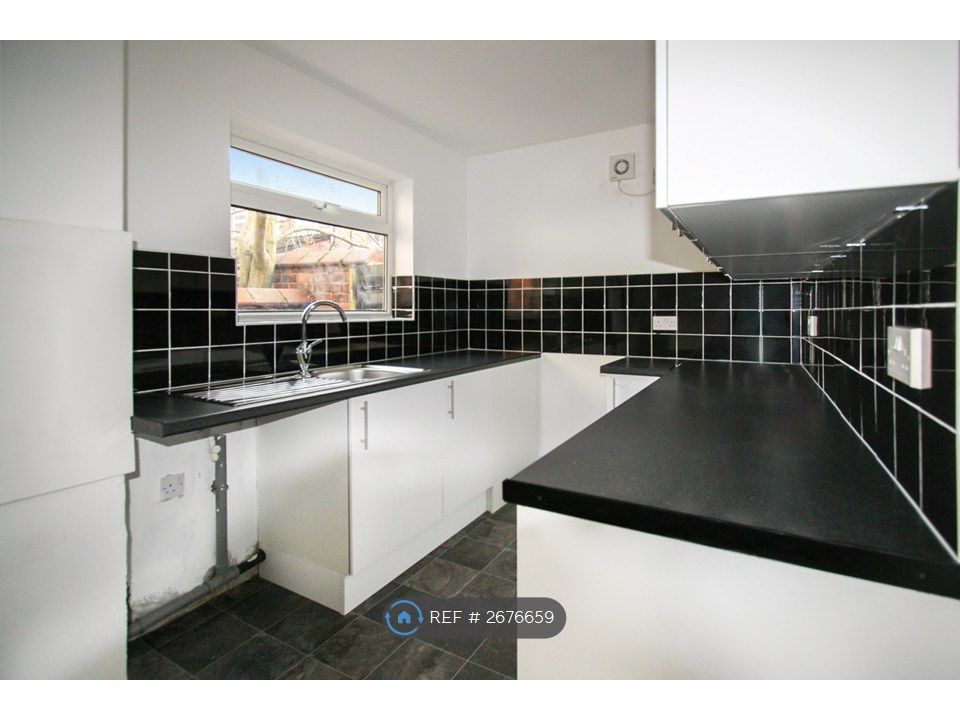 Property photo 3 of 6 Kitchen