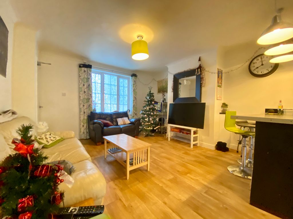 Property photo 2 of 20 Image