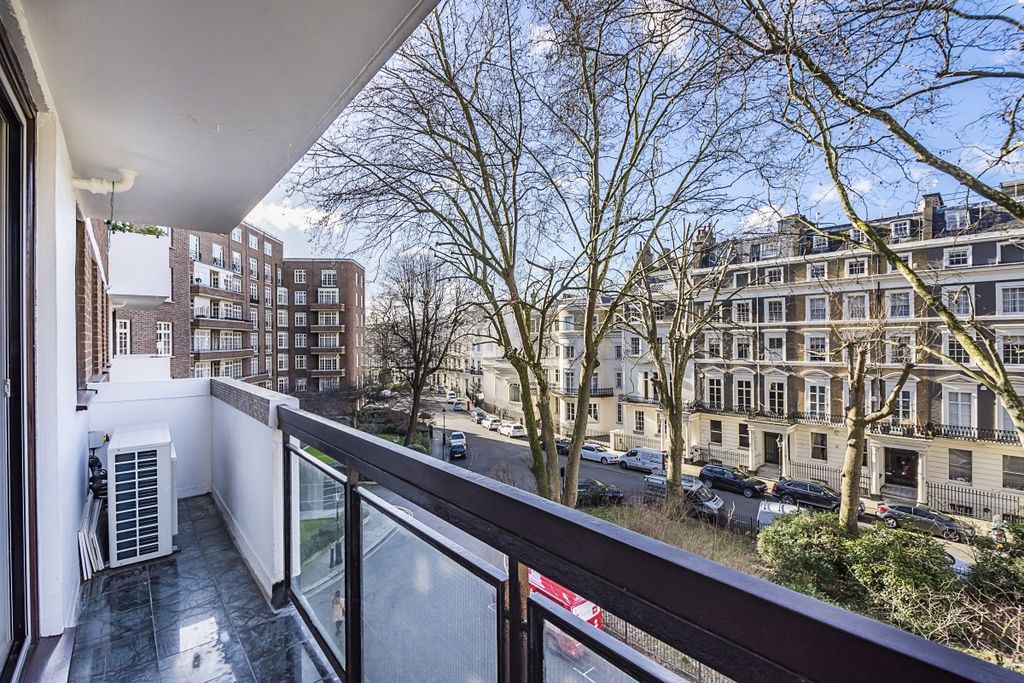 Property photo 2 of 40