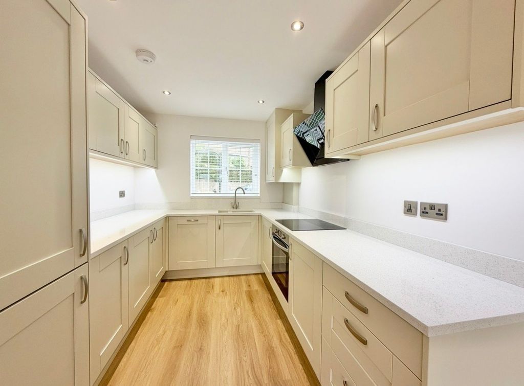 Property photo 3 of 15 Picture No. 12