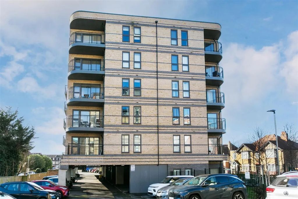 Property photo 1 of 12 Pic 10