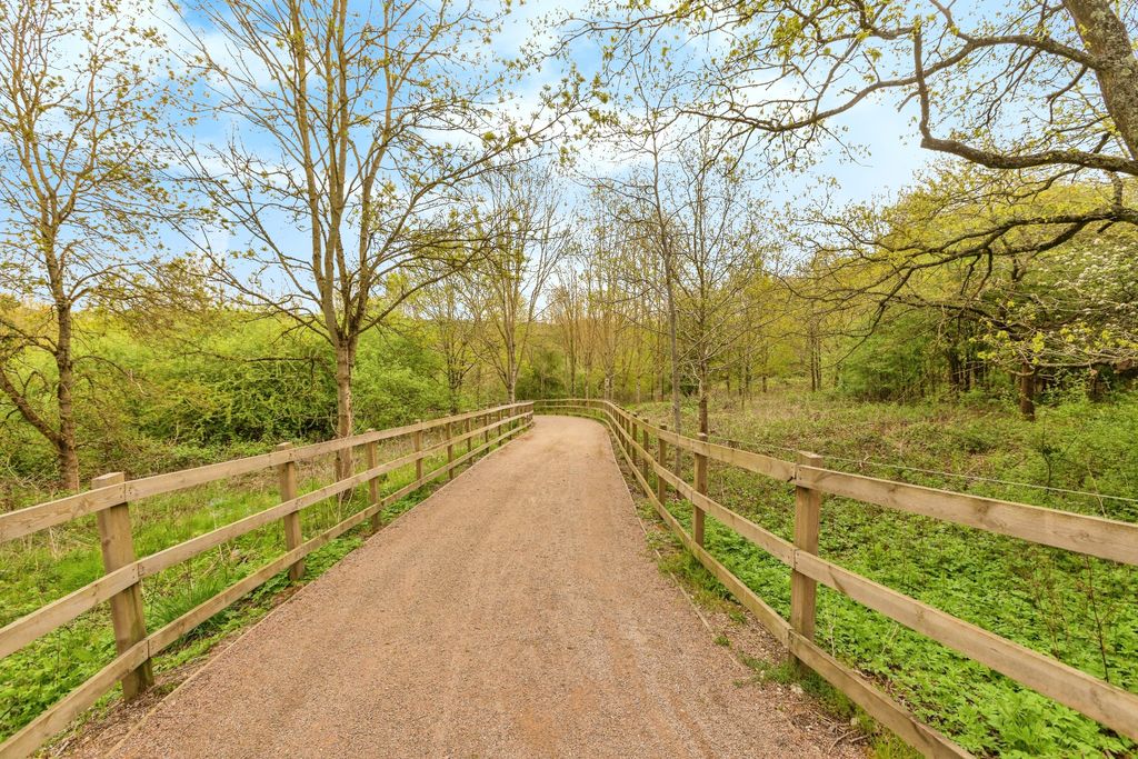 Property photo 3 of 17 Location