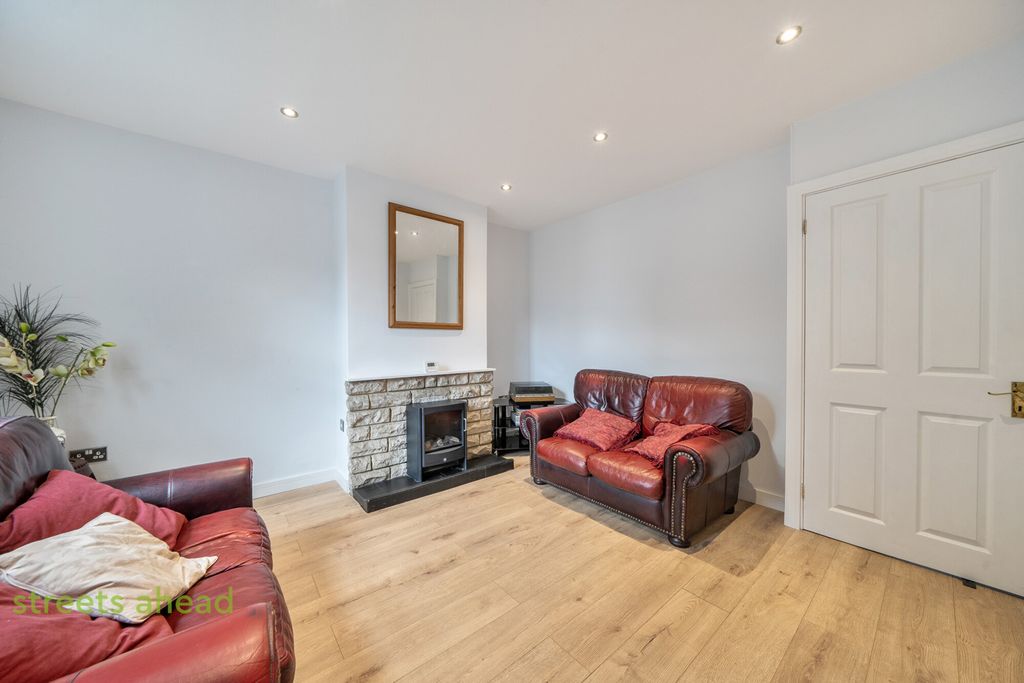 Property photo 3 of 17 23Fb69d0-c882-4E1...