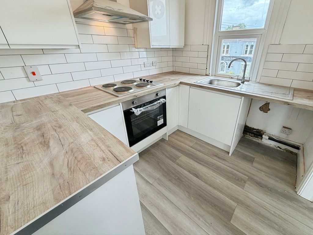 Property photo 3 of 7 Kitchen