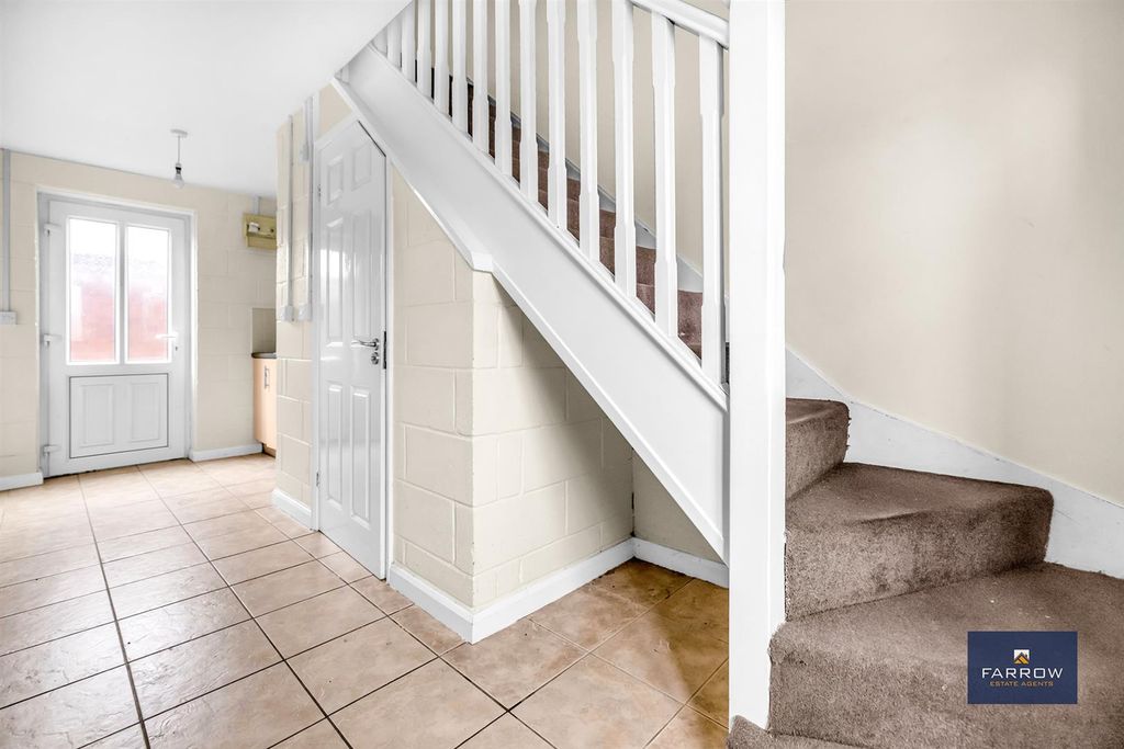 Property photo 2 of 22 Halway