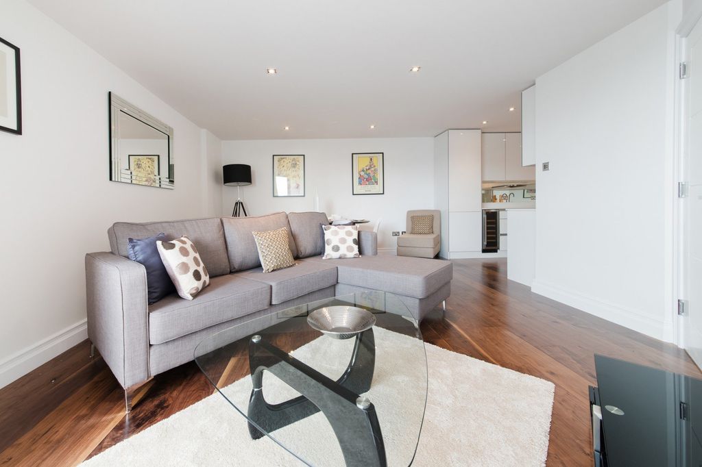 Property photo 1 of 10 Lounge