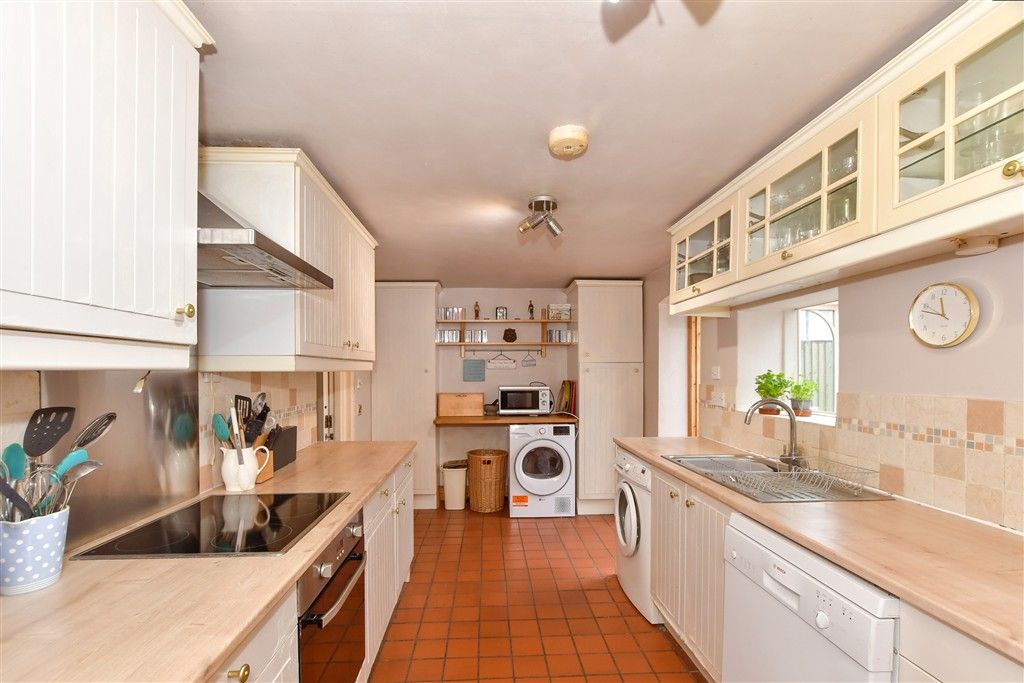 Property photo 1 of 11 Kitchen