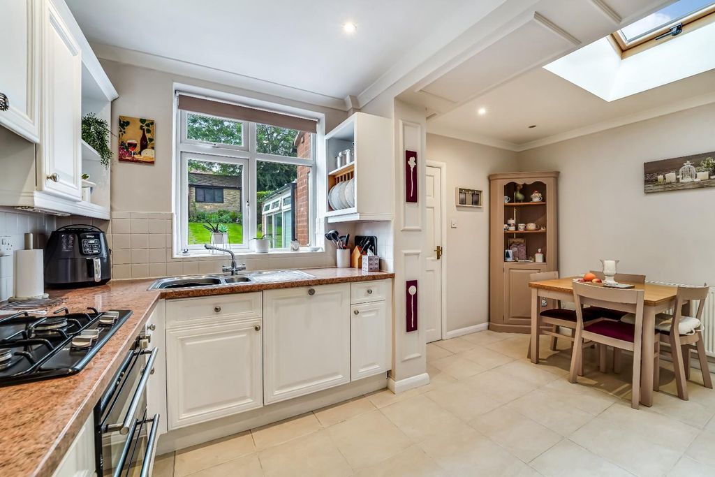 Property photo 3 of 14 Chipstead Lane