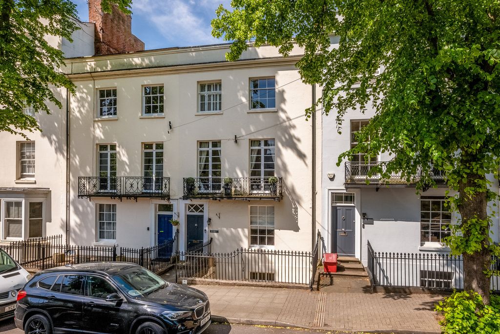 Property photo 1 of 30