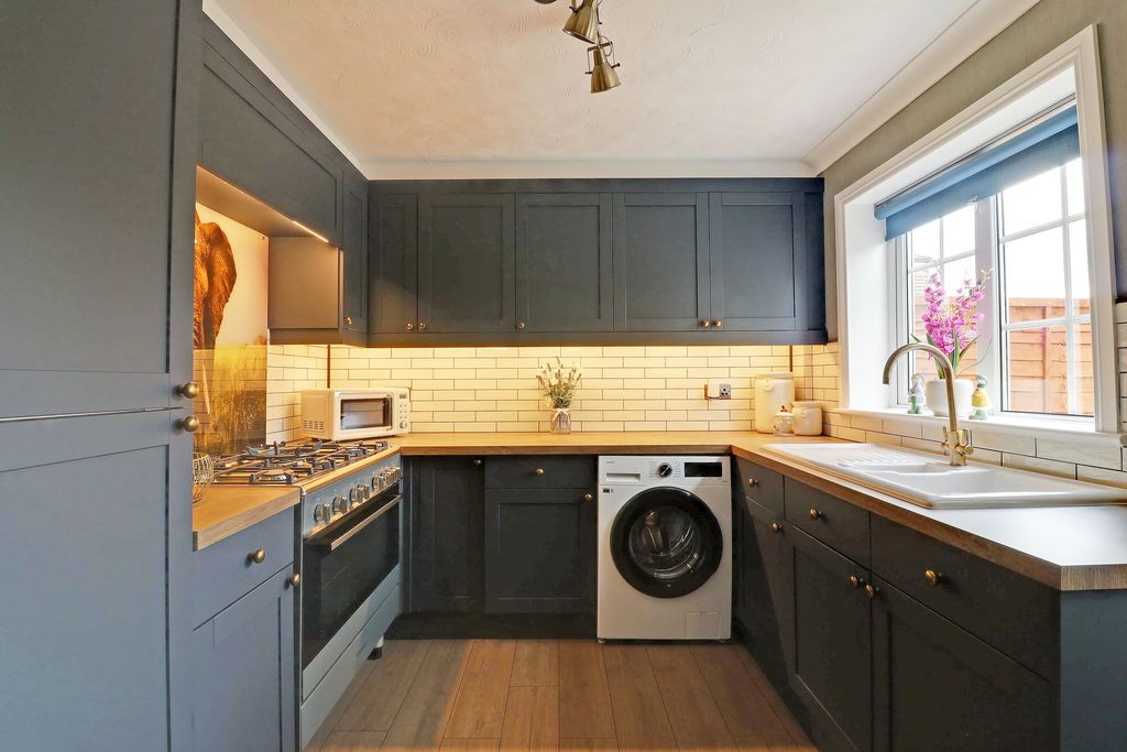 Property photo 2 of 19 Kitchen