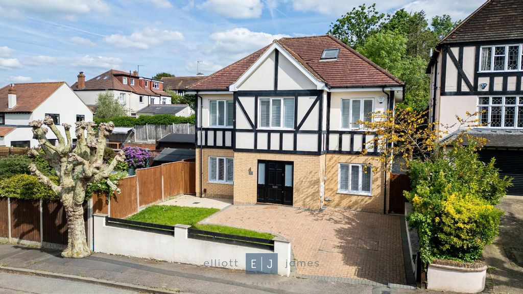 Property photo 1 of 32