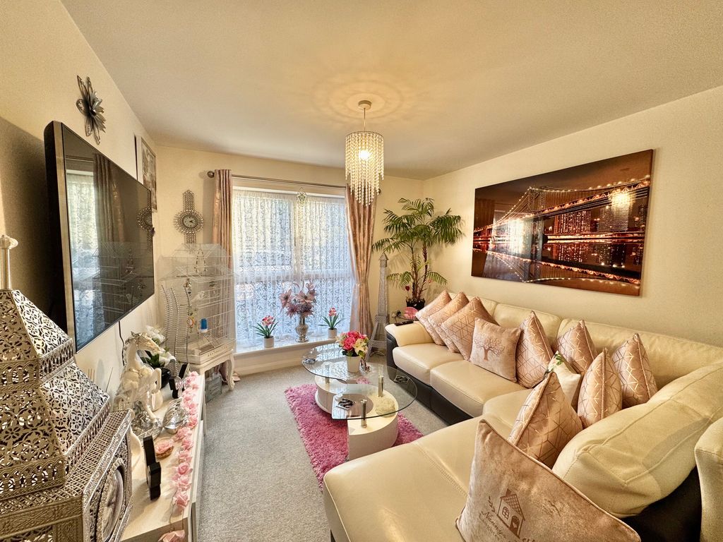 Property photo 3 of 6 Living Room