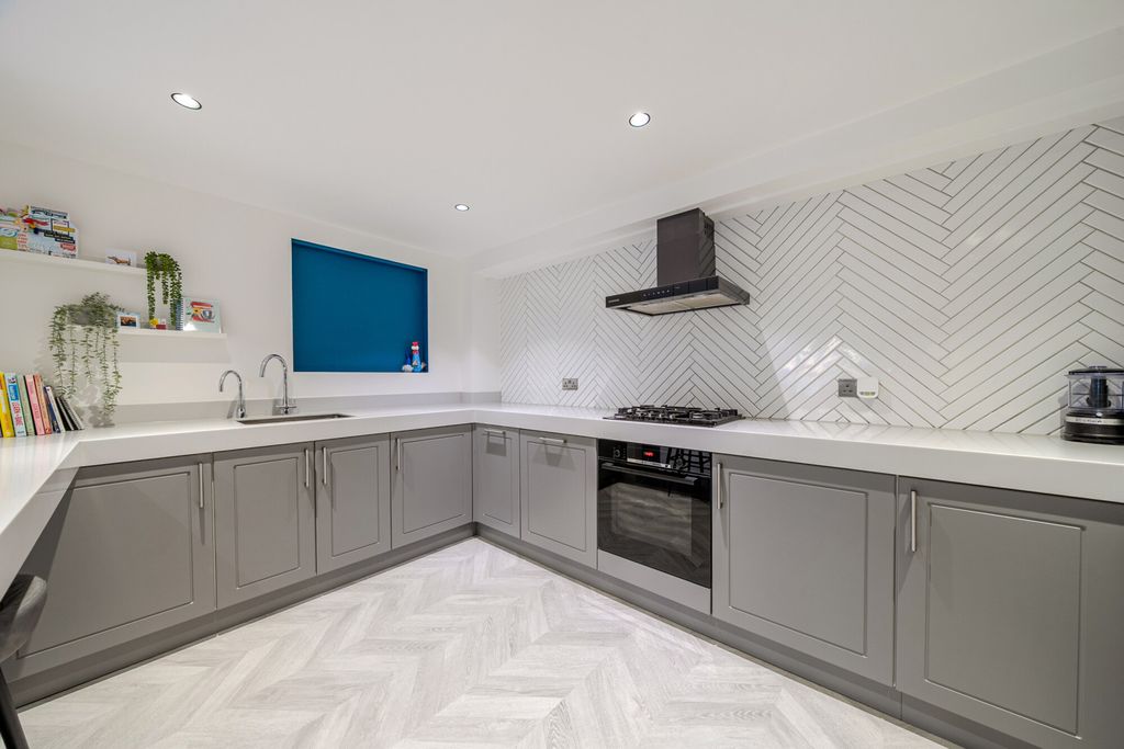 Property photo 2 of 16 Kitchen