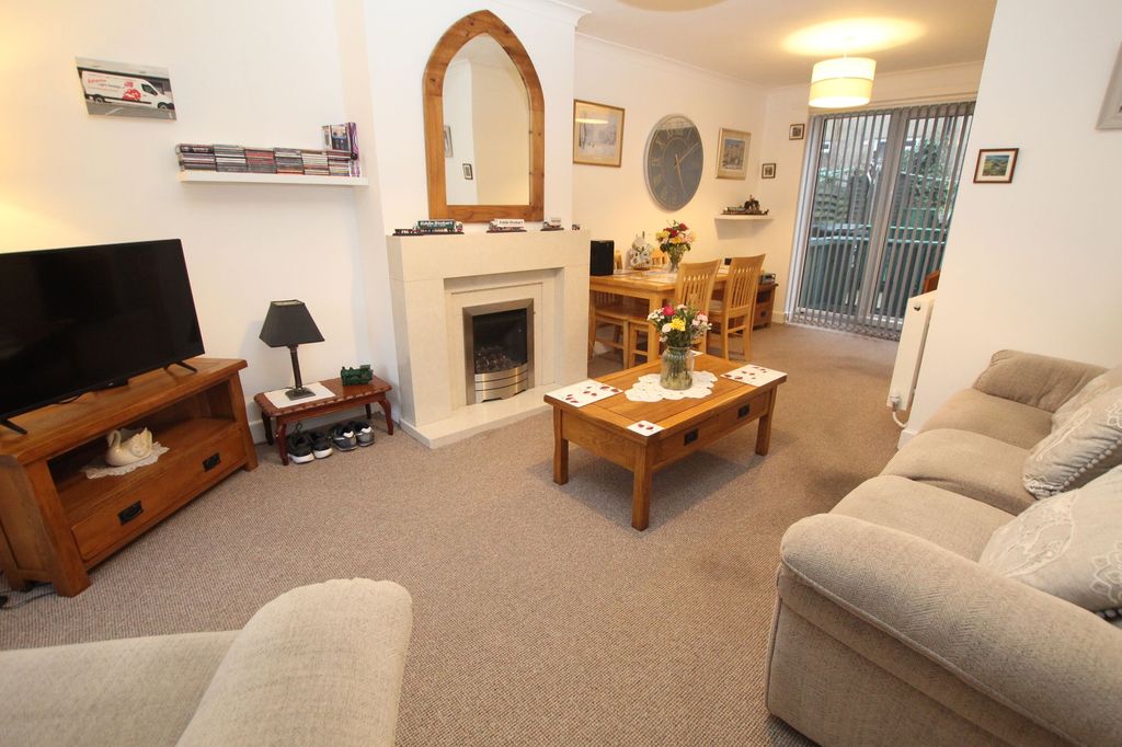 Property photo 2 of 23